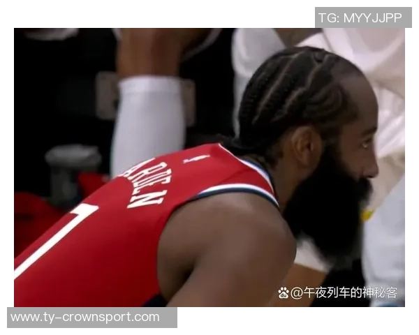 主场失利引发关注莱昂纳德哈登赛后未接受采访匆匆离场 主场失利引发关注莱昂纳德哈登赛后未接受采访匆匆离场